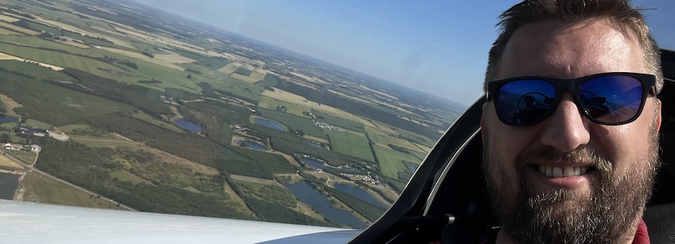 JakTheGeeker in a glider